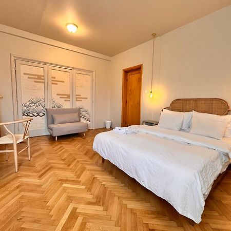 City Center Unirii Square Private Rooms With City View - Shared Amenities Bucarest Extérieur photo