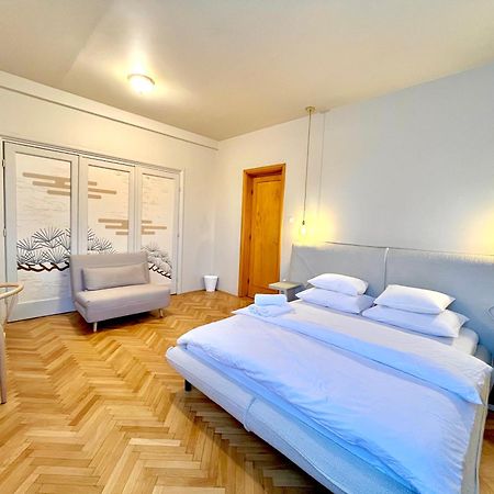 City Center Unirii Square Private Rooms With City View - Shared Amenities Bucarest Extérieur photo