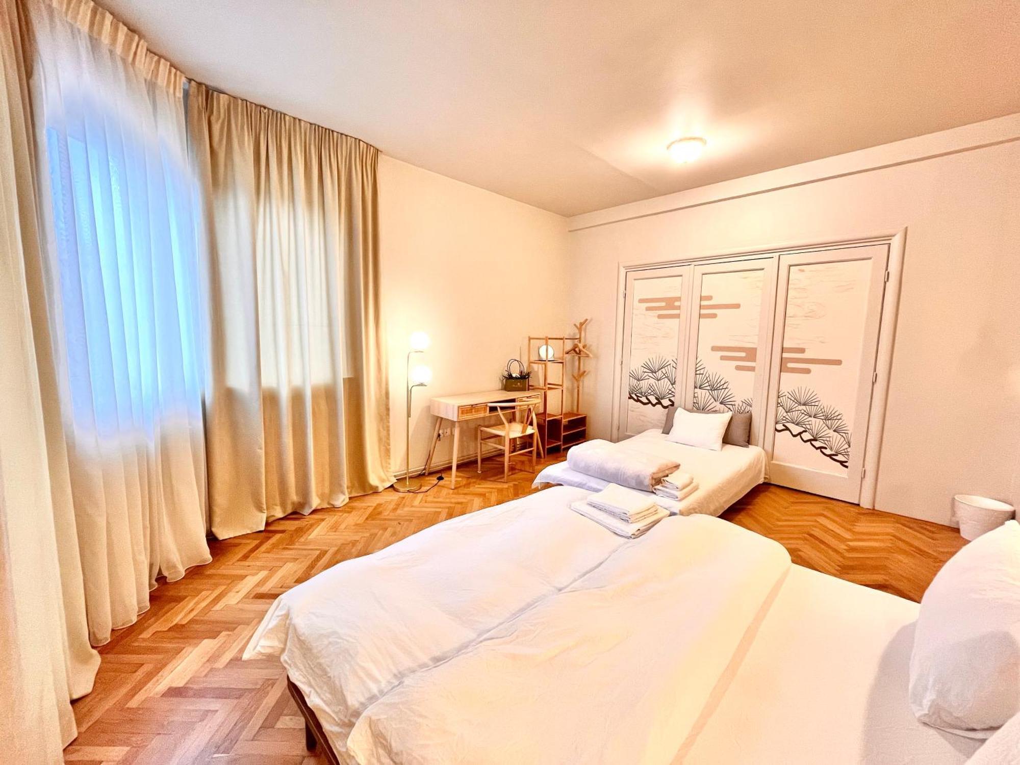 City Center Unirii Square Private Rooms With City View - Shared Amenities Bucarest Extérieur photo