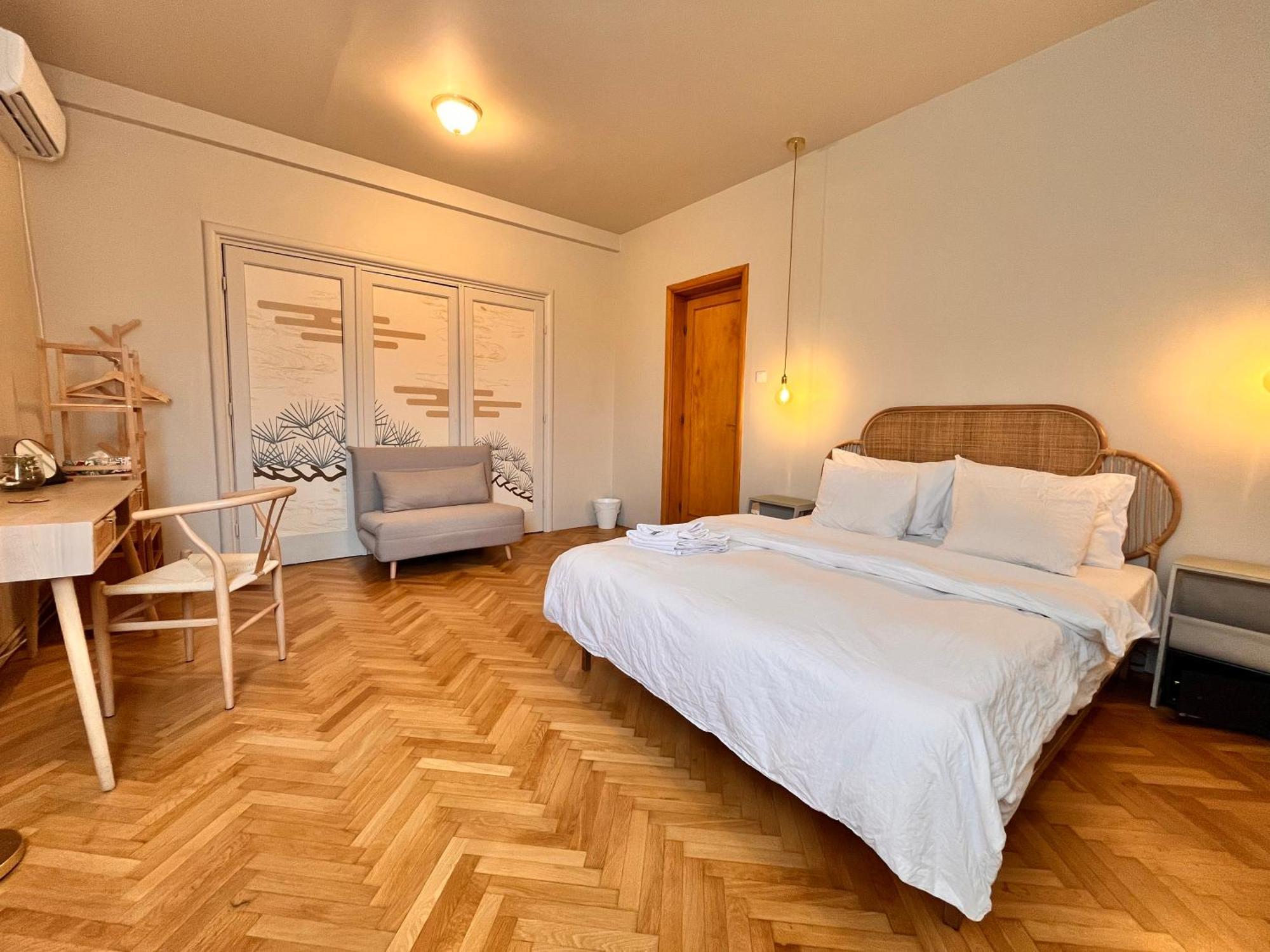 City Center Unirii Square Private Rooms With City View - Shared Amenities Bucarest Extérieur photo