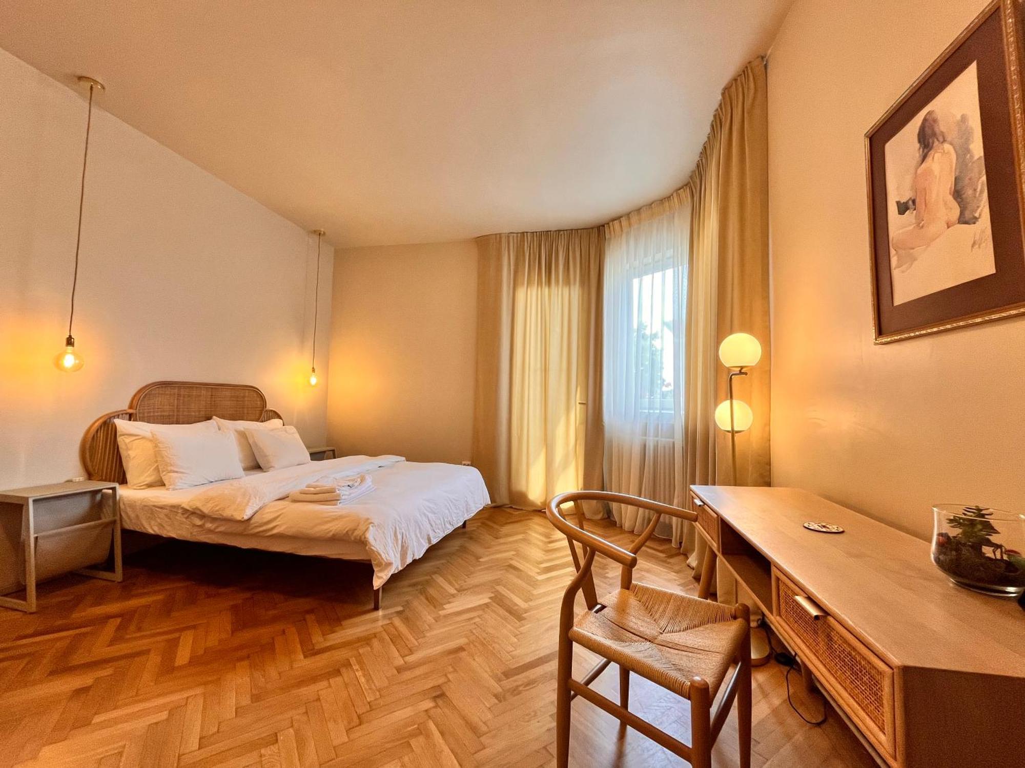 City Center Unirii Square Private Rooms With City View - Shared Amenities Bucarest Extérieur photo