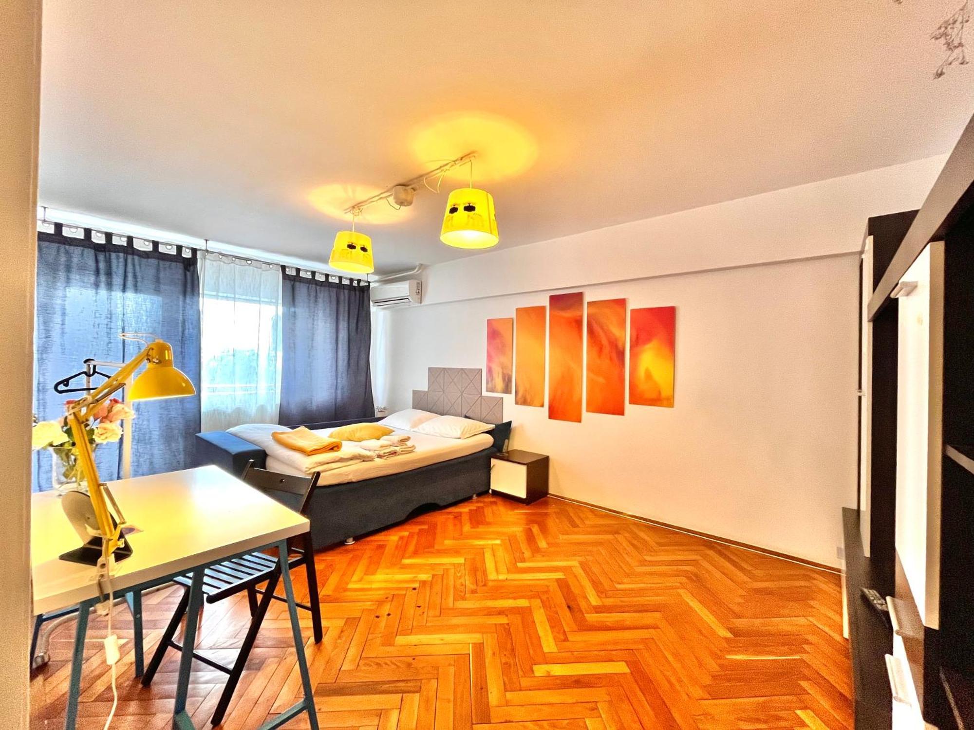 City Center Unirii Square Private Rooms With City View - Shared Amenities Bucarest Extérieur photo