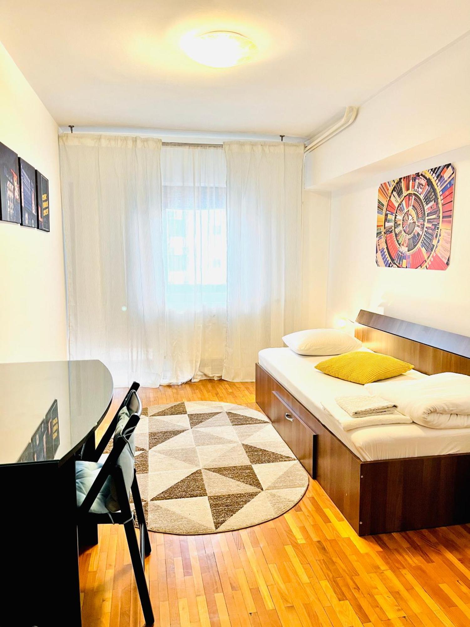 City Center Unirii Square Private Rooms With City View - Shared Amenities Bucarest Chambre photo