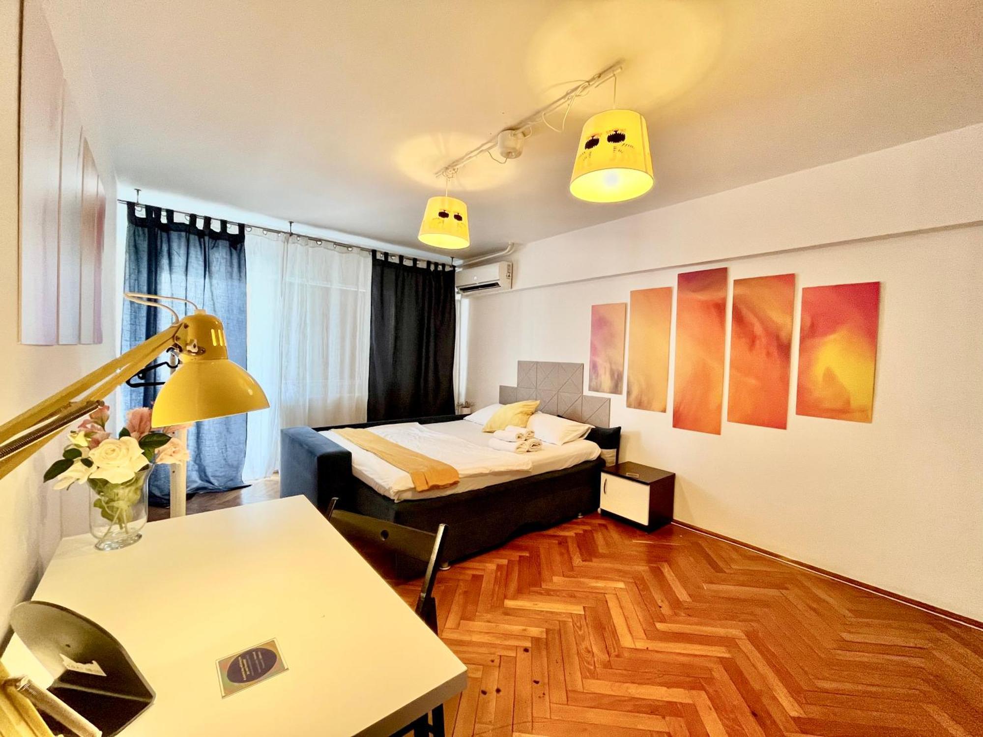 City Center Unirii Square Private Rooms With City View - Shared Amenities Bucarest Chambre photo