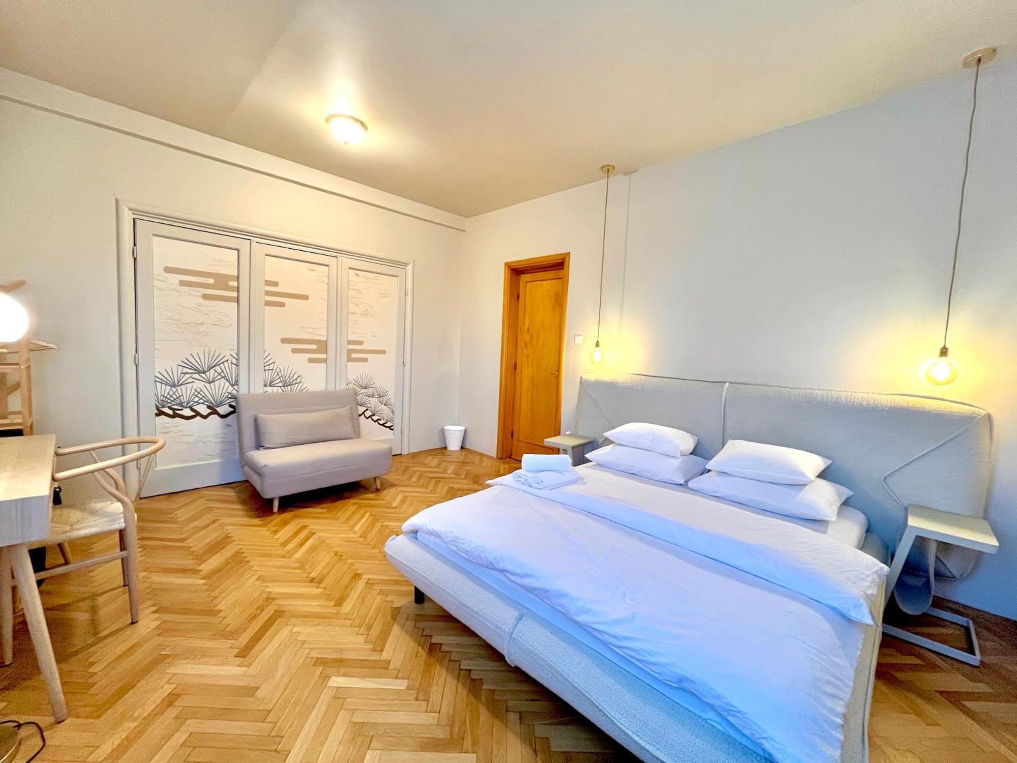 City Center Unirii Square Private Rooms With City View - Shared Amenities Bucarest Extérieur photo